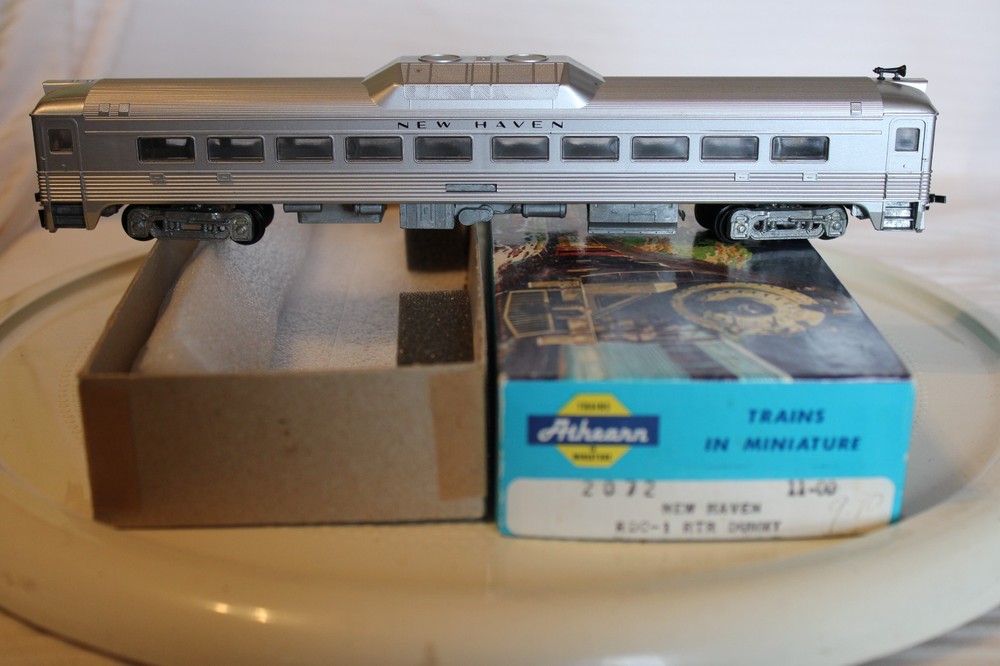 HO Scale Athearn RDC-1 Locomotive Coach Loco, New Haven Silver, DUMMY