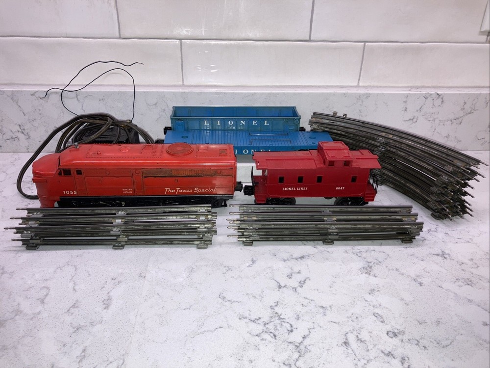 Postwar Lionel The Texas Special Engine, 3 Cars, Track, And Power Unit Working