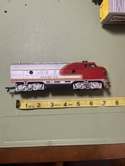 LIFE LIKE HO SCALE SANTA FE F7A POWERED DIESEL LOCOMOTIVE Red Silver