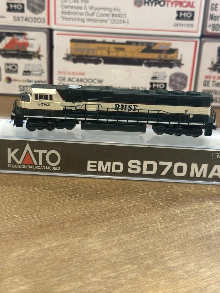 KATO 1766302 N SCALE EMD SD70MAC BNSF 9782 Locomotive DC Lightly Used