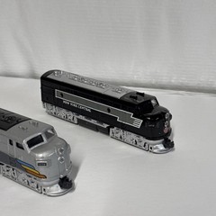Pair Of Pull Back Plastic Diecast Train Diesel Engines Toys 6.5 Inch Length