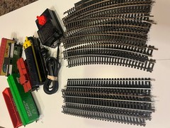 Mantua Santa Fe HO 4015 Diesel Engine & Train Set-Transformer & Tracks-Running