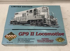 Limited Ed Proto 2000 Santa Fe GP9 II HO Loco 23700 #1719 (Check DESC) [RS:24]