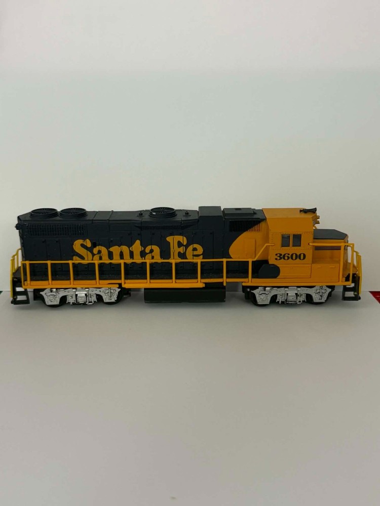Life-Like HO Scale Santa Fe 3600 Diesel Locomotive Blue Yellow Train Engine