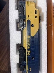 TYCO HO Scale Santa Fe Diesel Locomotive 4015 with Operating Headlight Untested