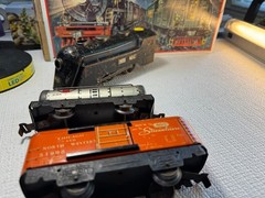 🚂 O SCALE- MARX – VINTAGE “COMMODORE” 0-4-0 LOCO. TANK & BOXCARS -TIN 💥L2504