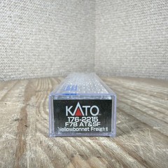 KATO 176-2215 ATSF Santa Fe Yellowbonnet Freight EMD F7B Diesel N Scale