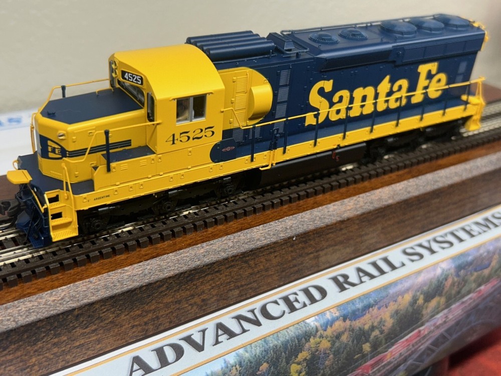 SANTA FE SD24 BLUE WARBONNET DCC &QUANTUM SOUND ” MASTER GOLD ” HO Scale NEW OOP
