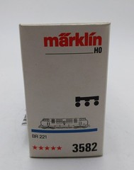 Marklin 3582 HO Scale Deutsche Bundesbahn (DB) Diesel Locomotive #221 107-6 LN