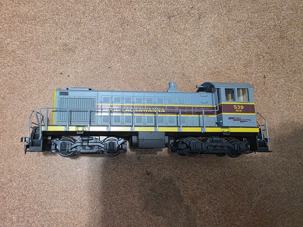 Atlas HO Erie lackawanna S4 Switcher #539 w/kadee