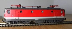 Roco 43943 HO gauge ÖBB 1044 electric locomotive in red livery