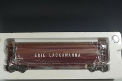 ATLAS ACF 3-BAY CYLINDRICAL HOPPER ERIE LACKAWANNA #6303-1 0 SCALE NIB TRUE 1/4″