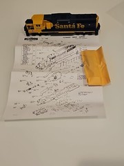Athearn Trains 4779 HO Santa Fe NO. 4039 War Bonnet Powered Diesel Locomotive