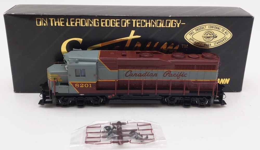 Bachmann 82019 HO Canadian Pacific GP-30 Powered Diesel Locomotive #8201 EX/Box