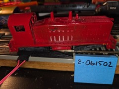HO GUAGE YARD DIESEL ENGINE, NO ROAD NAME, PAINTED, RUNS WELL SEE VIDEO