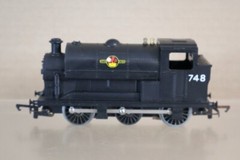 TRIANG R153 BR BLACK 0-6-0 SADDLE TANK LOCOMOTIVE 748 BOXED oi