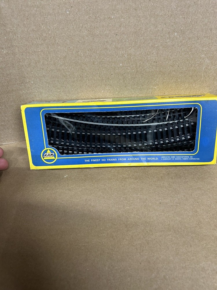 HO trains; track AHM #5241-16 Box Car NIB