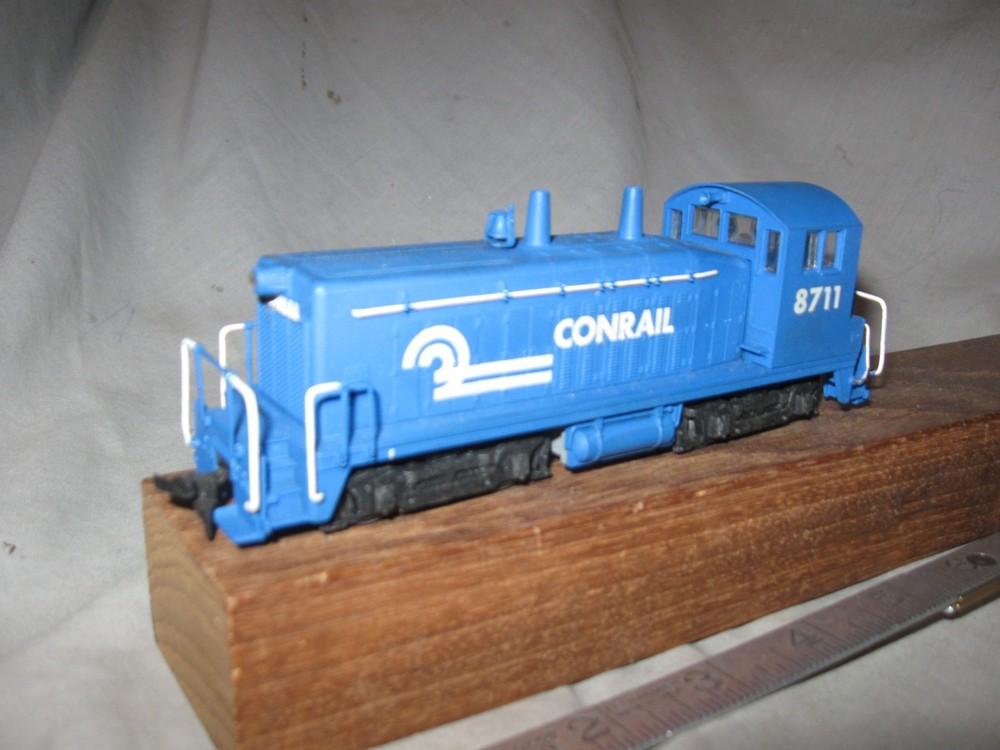 X4699 HO ATHEARN CONRAIL 8711 EMD SW7 DIESEL LOCO
