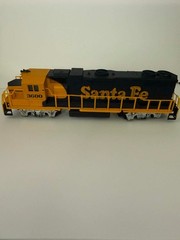 Life-Like HO Scale Santa Fe 3600 Diesel Locomotive Blue Yellow Train Engine