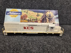 Athearn HO Blue Box Kansas City Southern SD40-2 Engine #665-Unpowered Dummy