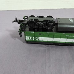 Life-Like HO Deluxe Locomotive #9987 & Caboose #41576 Burlington Northern
