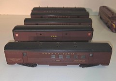 Vintage Athearn F7A Locomotive Pennsylvania PRR w/ qty(6) Mail & Baggage Cars