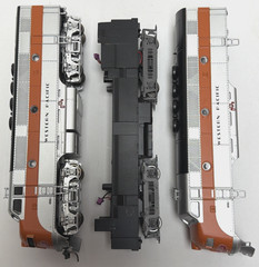 MTH HO SCALE WESTERN PACIFIC ALCO A-A UNIT DIESEL LOCOMOTIVE PARTS LOT AS IS