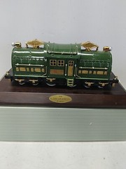 Avon Lionel Classic Collection 1928 381 E Locomotive Display w/Base