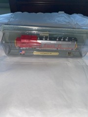 Vintage F45 Santa Fe Train Model – Del Prado Locomotive