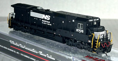 ATLAS SILVER SERIES N SCALE DASH 8-40C LOCOMOTIVE SOUND/DCC READY NS 40005658