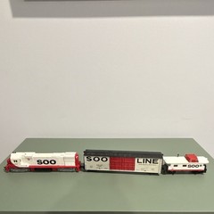 Mantua Soo Line HO Scale Diesel Locomotive 4301, Box Car, & Caboose 21 Red/White