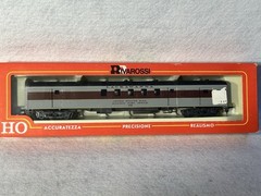 Nice Rivarossi Del & Lack E-8—2 engine/7 Car Passenger Set (Pow./Dum.) HO