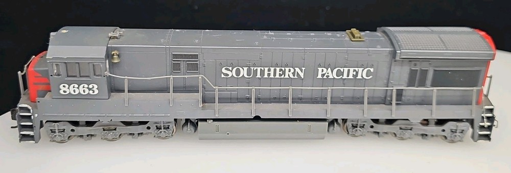 Atlas U33C Southern Pacific Road #8663 Road 8663 HO Scale Tested