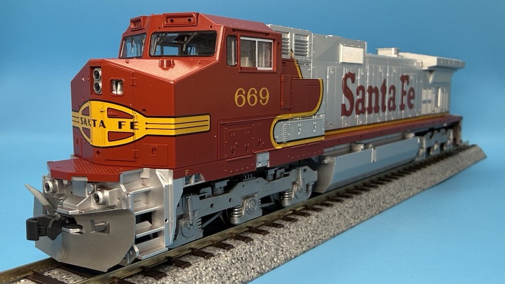 Kato HO GE C44-9W Dash 9 Santa Fe #669 DCC Ready New Old Stock 37-6157