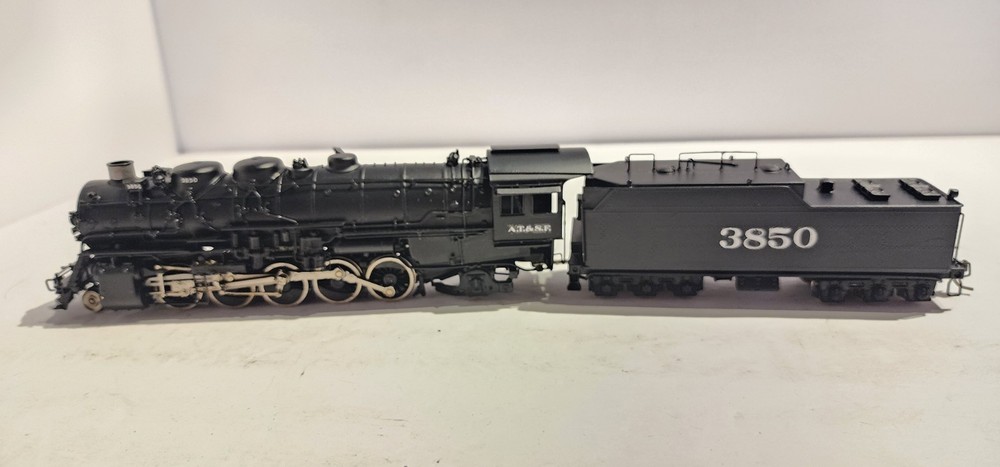 Key Imports HO Scale Brass 2-10-2 Steam Locomotive AT&SF # 3850