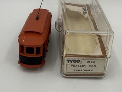 Tyco HO Scale Broadway Trolley Car #137 Model 214G UNTESTED *Parts or Repair*