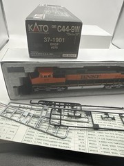 Kato HO Scale 37-1901 GE Dash 9 C44-9W BNSF #976 Locomotive w/ Box & Parts