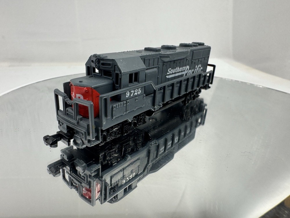 Vintage Southern Pacific 9725 Locomotive Train No. 418 High Speed