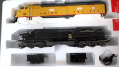 HO-Proto 2000 E6A POWERED Locomotive & Unpowered E6B in Box UP #987 * Runs Slow