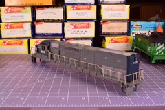 SHELL decorated SD40T-2 Locomotive, metal railings, cab insert YRD