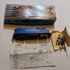 Athearn HO 4640 BM 206 Boston & Maine GP38 Power Locomotive!