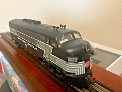 NEW YORK CENTRAL F3A&F3B LOCOS- DCC/SOUND – HO Scale -“GENESIS” NEW RTR OOP