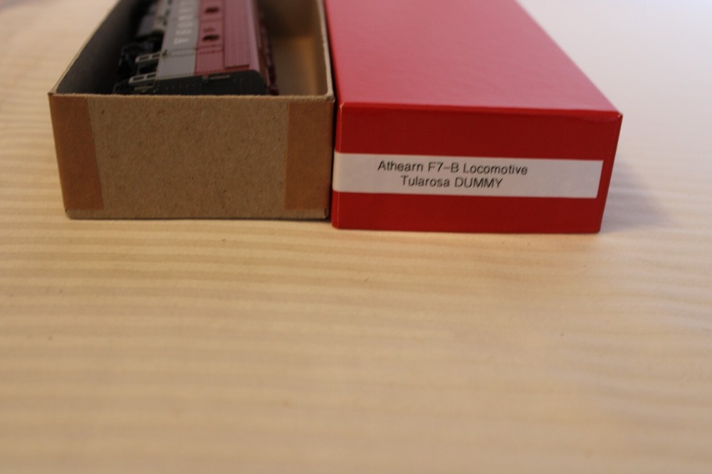 HO Scale Athearn, F-7B Diesel Locomotive, Tularosa, Red & Gray, DUMMY Engine