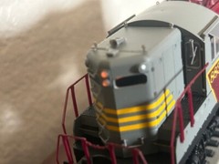 CANADIAN PACIFIC EMD GP18 HIGH HOOD – DC Loco – HO Scale -“MAROON / GRAY”-NEW