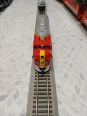 Santa Fe HO Diesel Locomotive Red Silver Yellow Model Train 1:87 Plastic