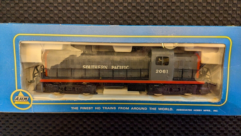AHM HO ALCO RS2 switcher Southern Pacific #2061, NIB