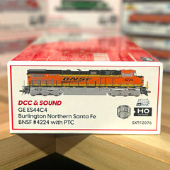 Scale trains HO GE ES44C4 BNSF #4224 Diesel DCC&Sound NEW