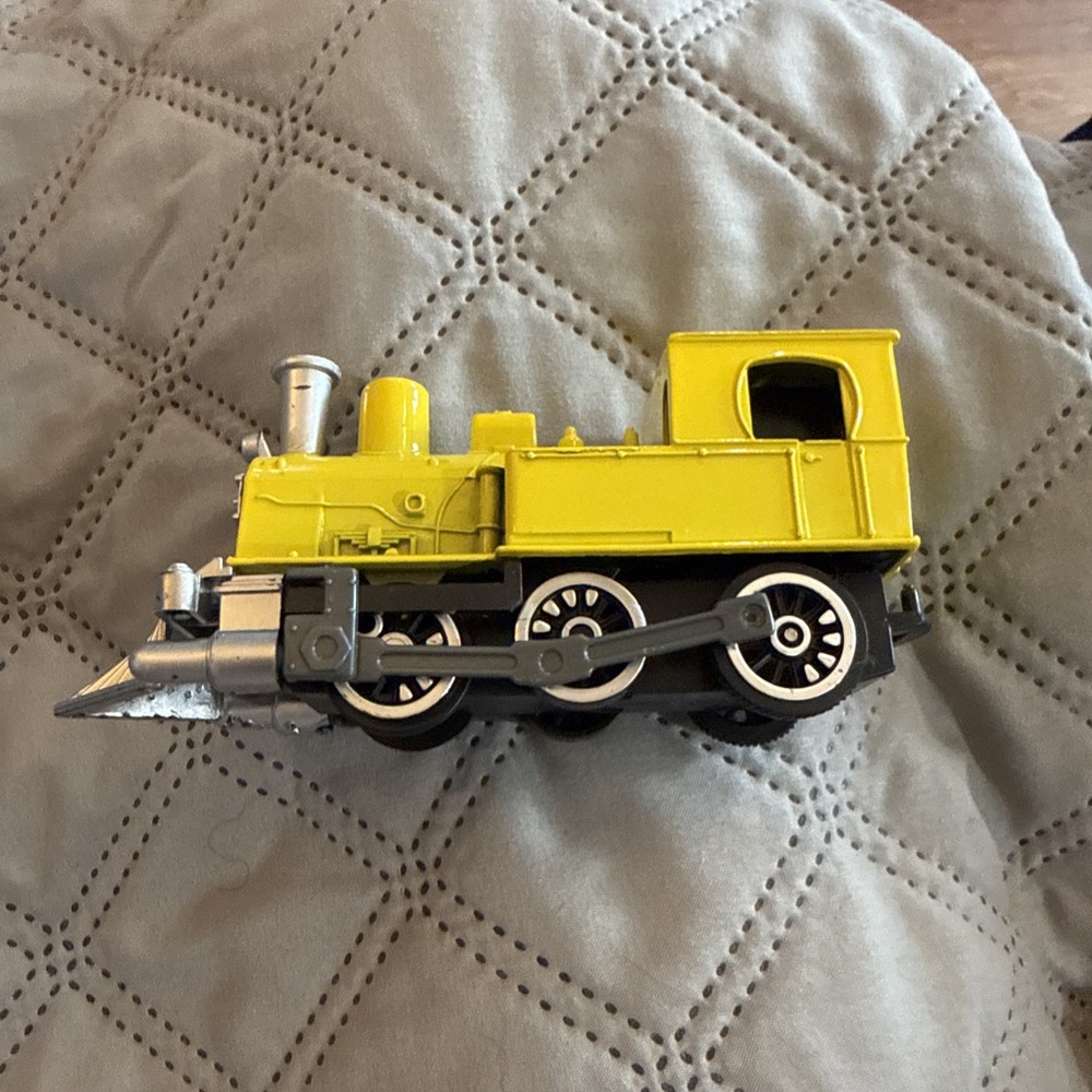 Diecast Red Locomotive Toy Train w/Pullback Motor 5″