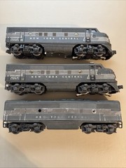 LIONEL 2344 POSTWAR O-GAUGE NEW YORK CENTRAL (NYC) F-3 A-B-A DIESEL LOCOS SET