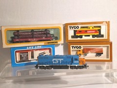 Grand Trunk Western Locomotive #5806 With 4 Cars